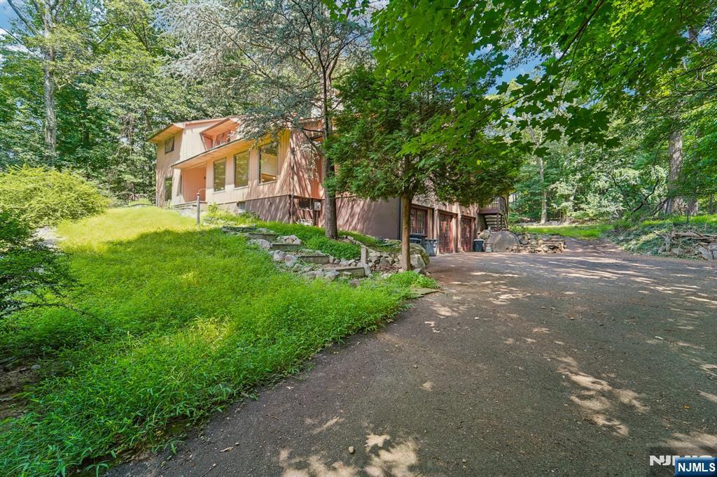 724 Tall Oaks Court Franklin Lakes, NJ 07417 - Photo 5 of 43