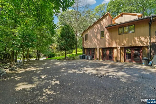 $1,300,000 | 724 Tall Oaks Court, Franklin Lakes, NJ 07417