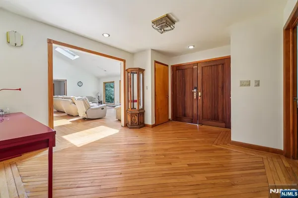 $1,300,000 | 724 Tall Oaks Court, Franklin Lakes, NJ 07417