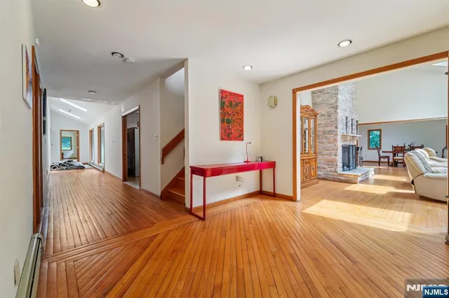 $1,300,000 | 724 Tall Oaks Court, Franklin Lakes, NJ 07417