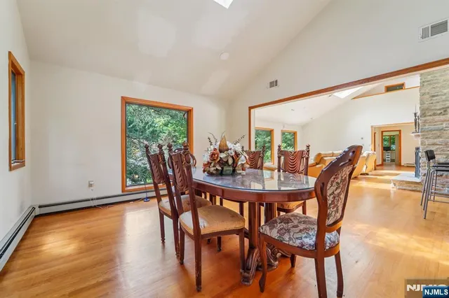 $1,300,000 | 724 Tall Oaks Court, Franklin Lakes, NJ 07417