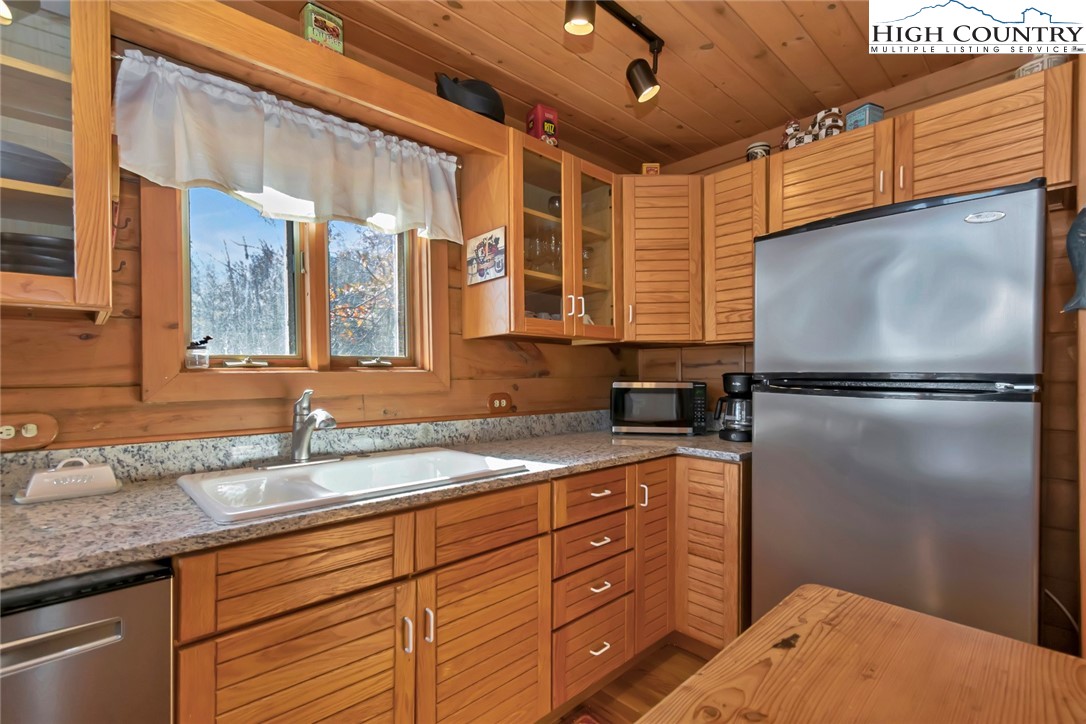 657 Skiview Road Seven Devils, NC 28604 - Photo 13 of 48 Gallery Image 13