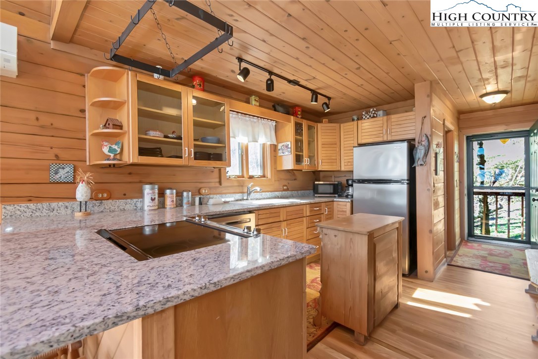657 Skiview Road Seven Devils, NC 28604 - Photo 9 of 48 Gallery Image 9