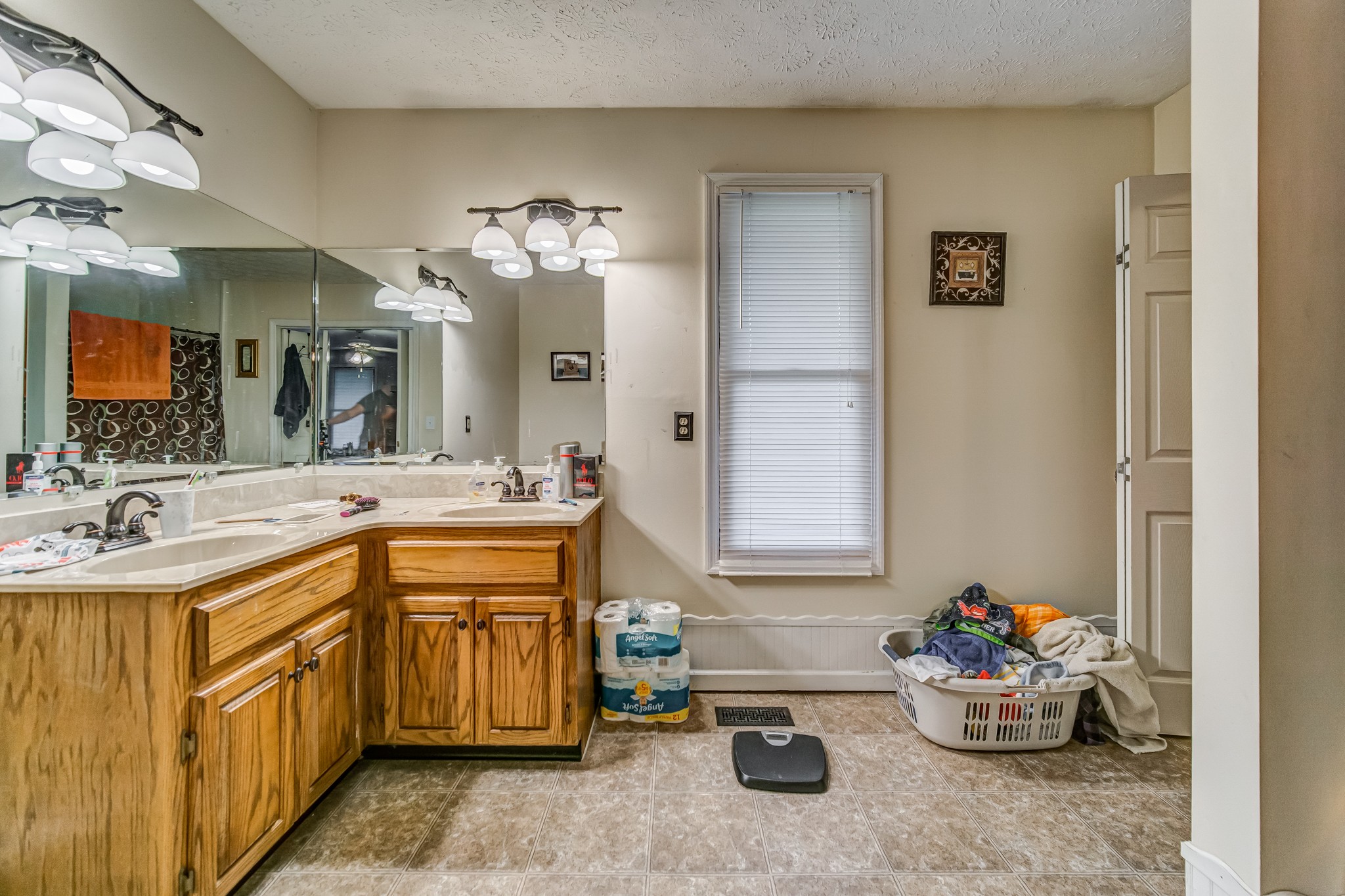 3545 Kelton Jackson Road Springfield, TN 37172 - Photo 28 of 47 a very nice looking room with a sink