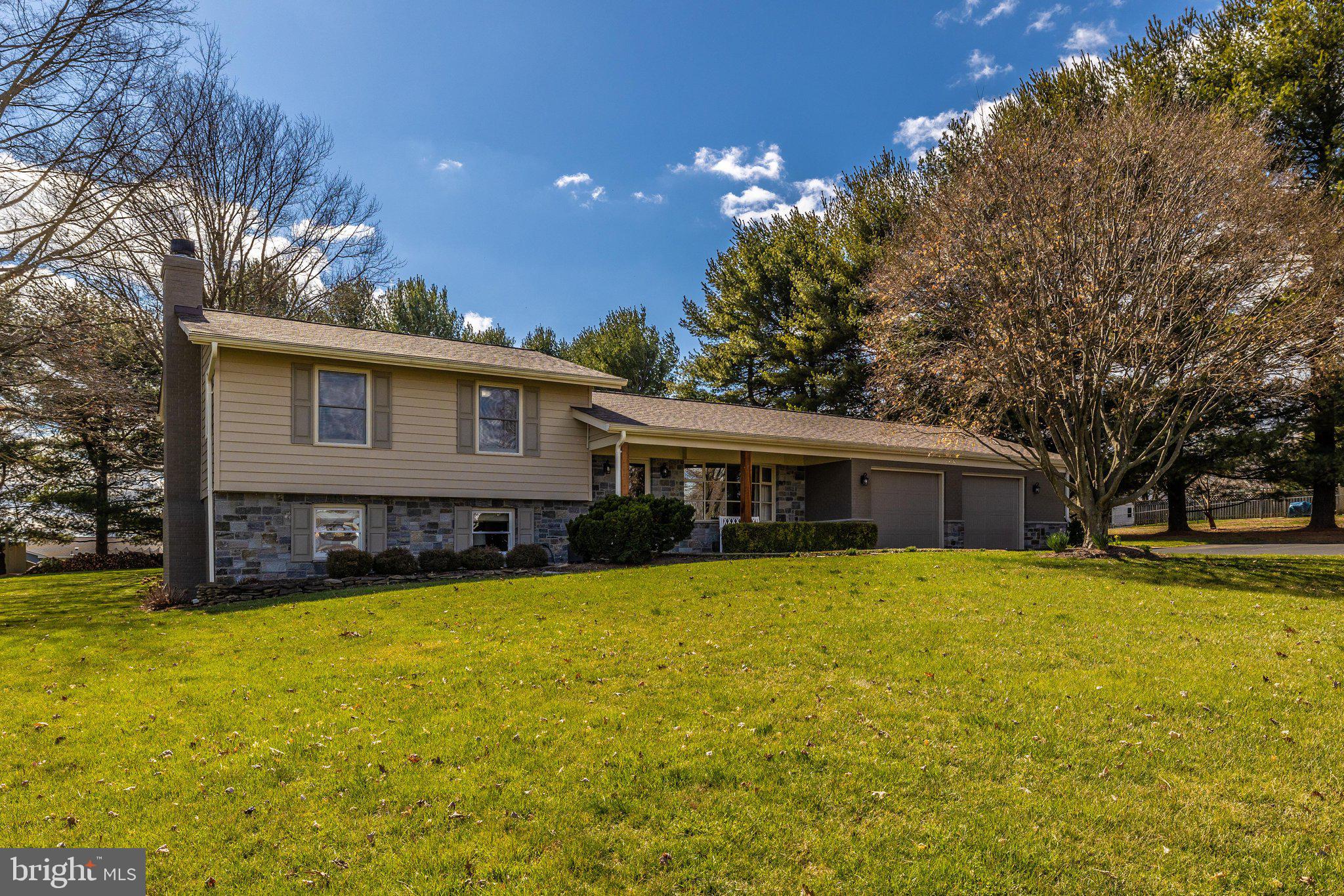 Welcome Home to 11405 Ridge Lane