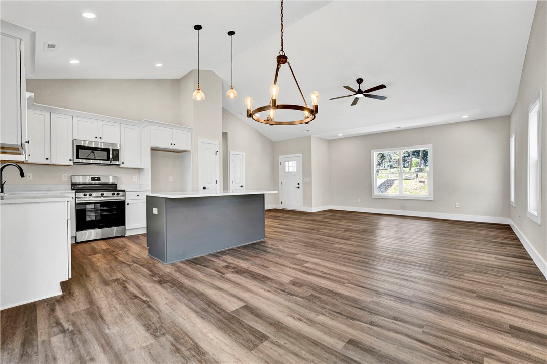 203 Castlebrook Drive Walhalla, SC 29691 - Photo 4 of 14