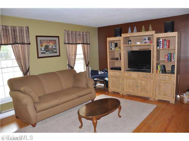 1003 Oakview Road High Point, NC 27265 - Photo 6 of 11 Living Room.