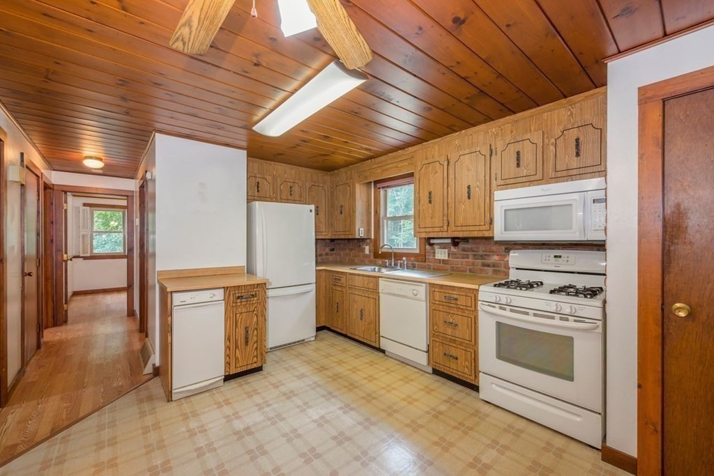 87 Boot Pond Road Plymouth, MA 02360 - Photo 12 of 33 Gallery Image 12