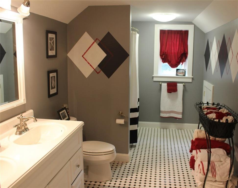 7 Thunder Road Saco, ME 04072 - Photo 22 of 32 2nd Floor Full Bath with Dual Sinks,...