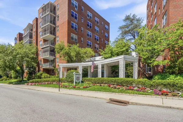 $500,000 | 281 Garth Road, Unit B5H, Scarsdale, NY 10583