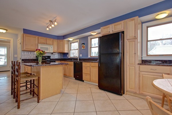 5 Russell Road Winchester, MA 01890 - Photo 3 of 21
