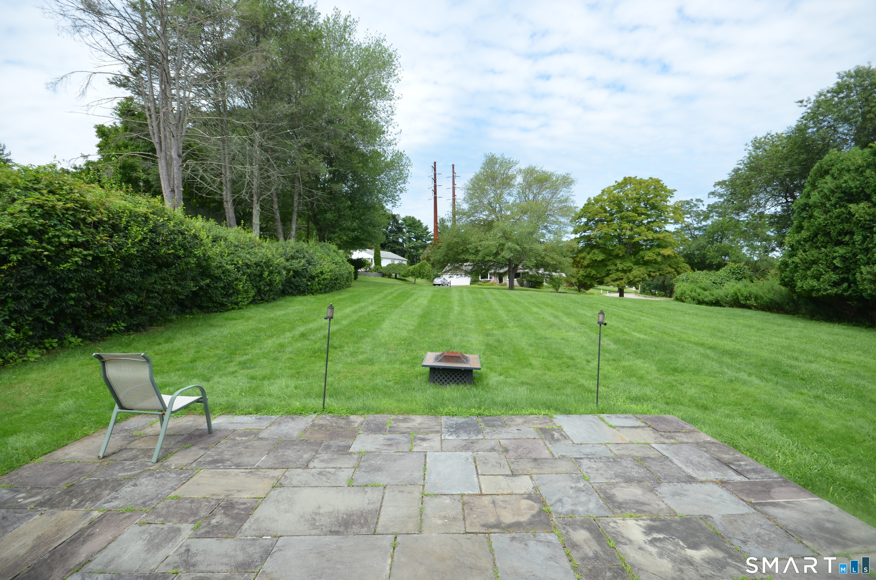 90 Colonese Road Fairfield, CT 06825 - Photo 2 of 12 Gallery Image 2