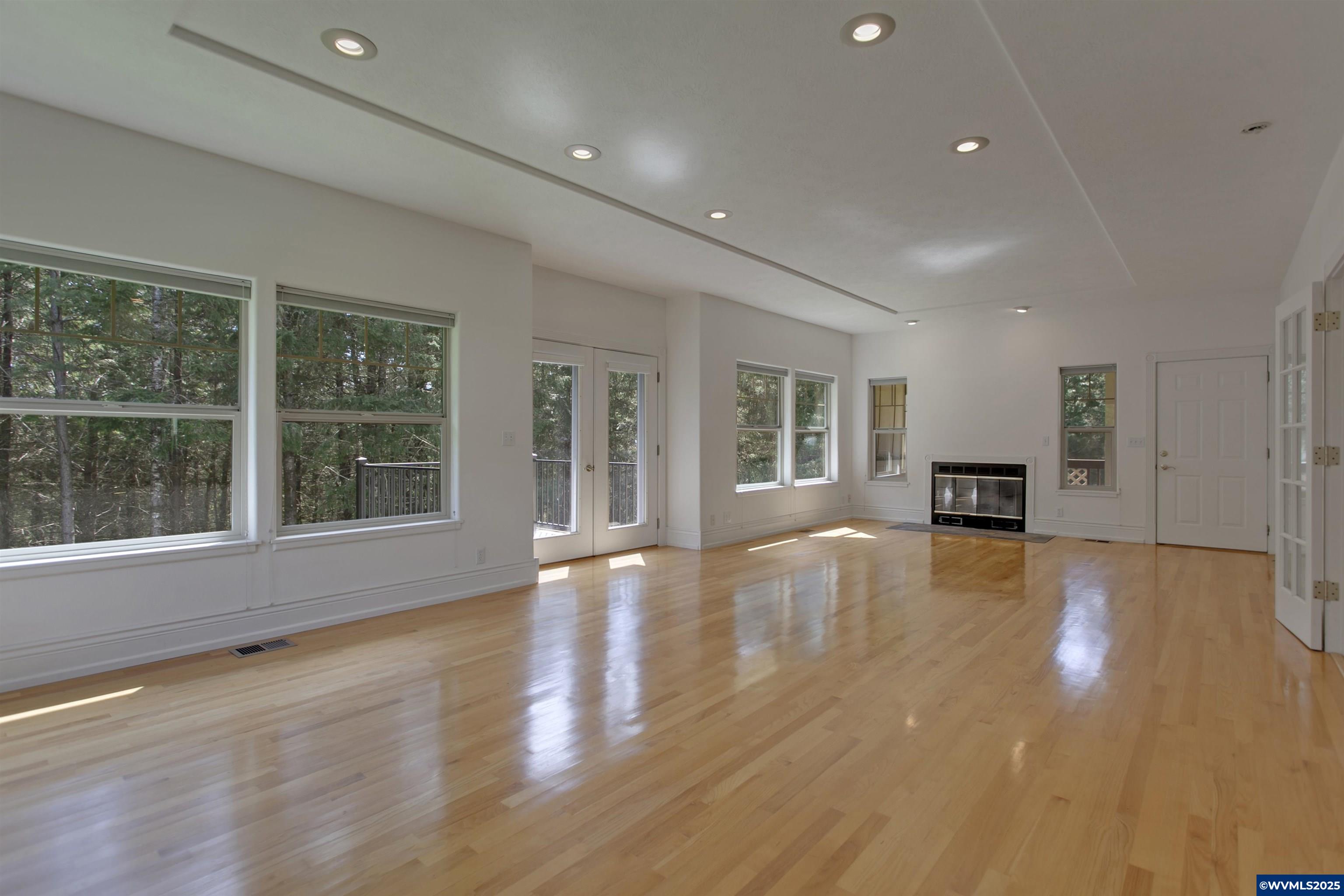 17234 Oakdale Road Dallas, OR 97338 - Photo 10 of 48