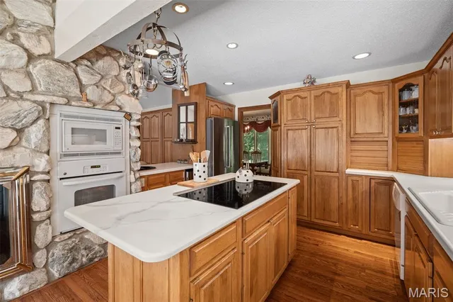 $765,000 | 1255 Walnut Hill Farm Drive, Chesterfield, MO 63005