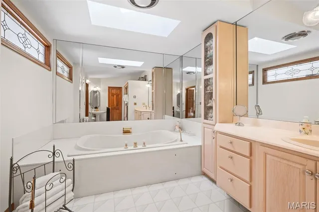 $765,000 | 1255 Walnut Hill Farm Drive, Chesterfield, MO 63005