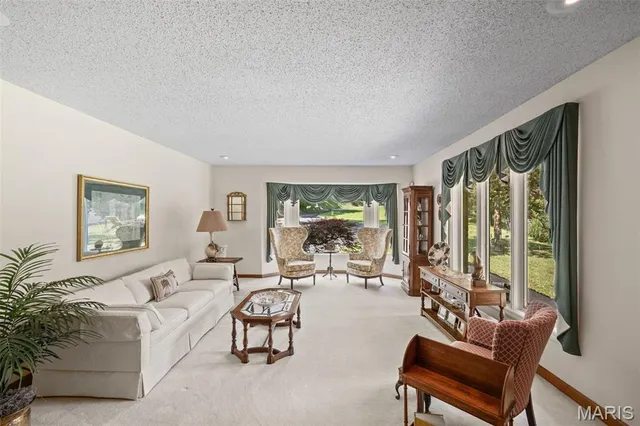 $765,000 | 1255 Walnut Hill Farm Drive, Chesterfield, MO 63005