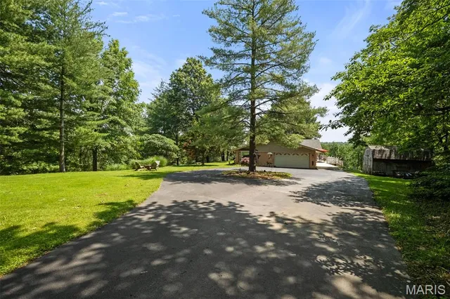 $765,000 | 1255 Walnut Hill Farm Drive, Chesterfield, MO 63005