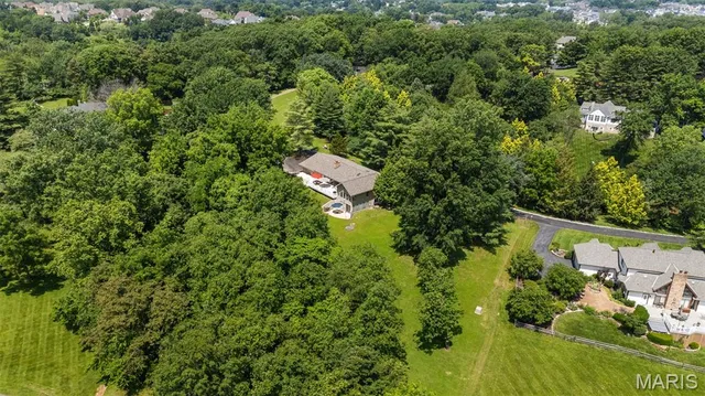 $765,000 | 1255 Walnut Hill Farm Drive, Chesterfield, MO 63005