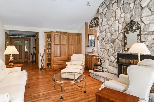 $765,000 | 1255 Walnut Hill Farm Drive, Chesterfield, MO 63005