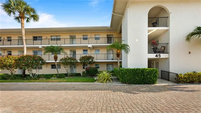 $300,000 | 45 High Point Circle South, Unit 304, Naples, FL 34103