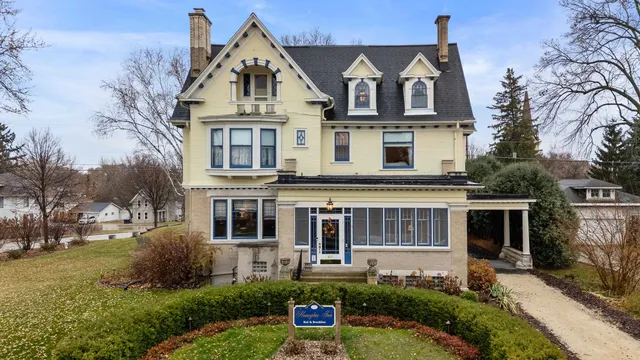 $1,300,000 | 611 East Walnut Street, Horicon, WI 53032