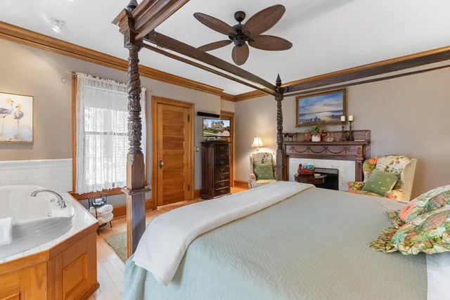 $1,300,000 | 611 East Walnut Street, Horicon, WI 53032