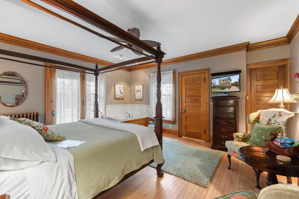 $1,300,000 | 611 East Walnut Street, Horicon, WI 53032