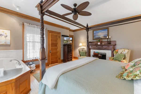 $1,300,000 | 611 East Walnut Street, Horicon, WI 53032