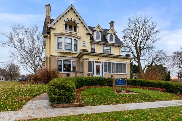 $1,300,000 | 611 East Walnut Street, Horicon, WI 53032