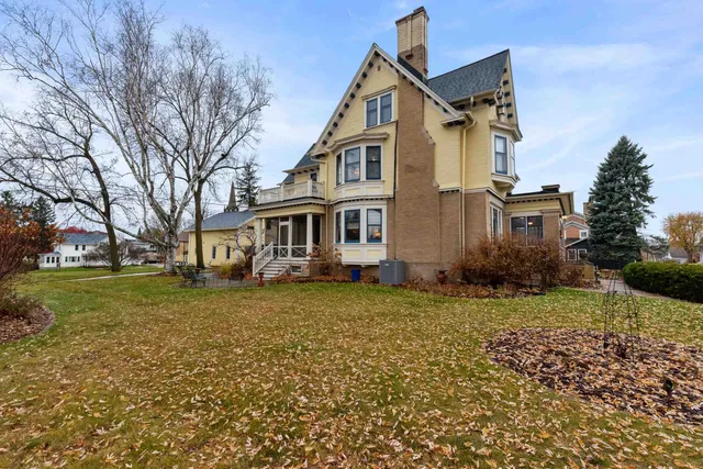 $1,300,000 | 611 East Walnut Street, Horicon, WI 53032