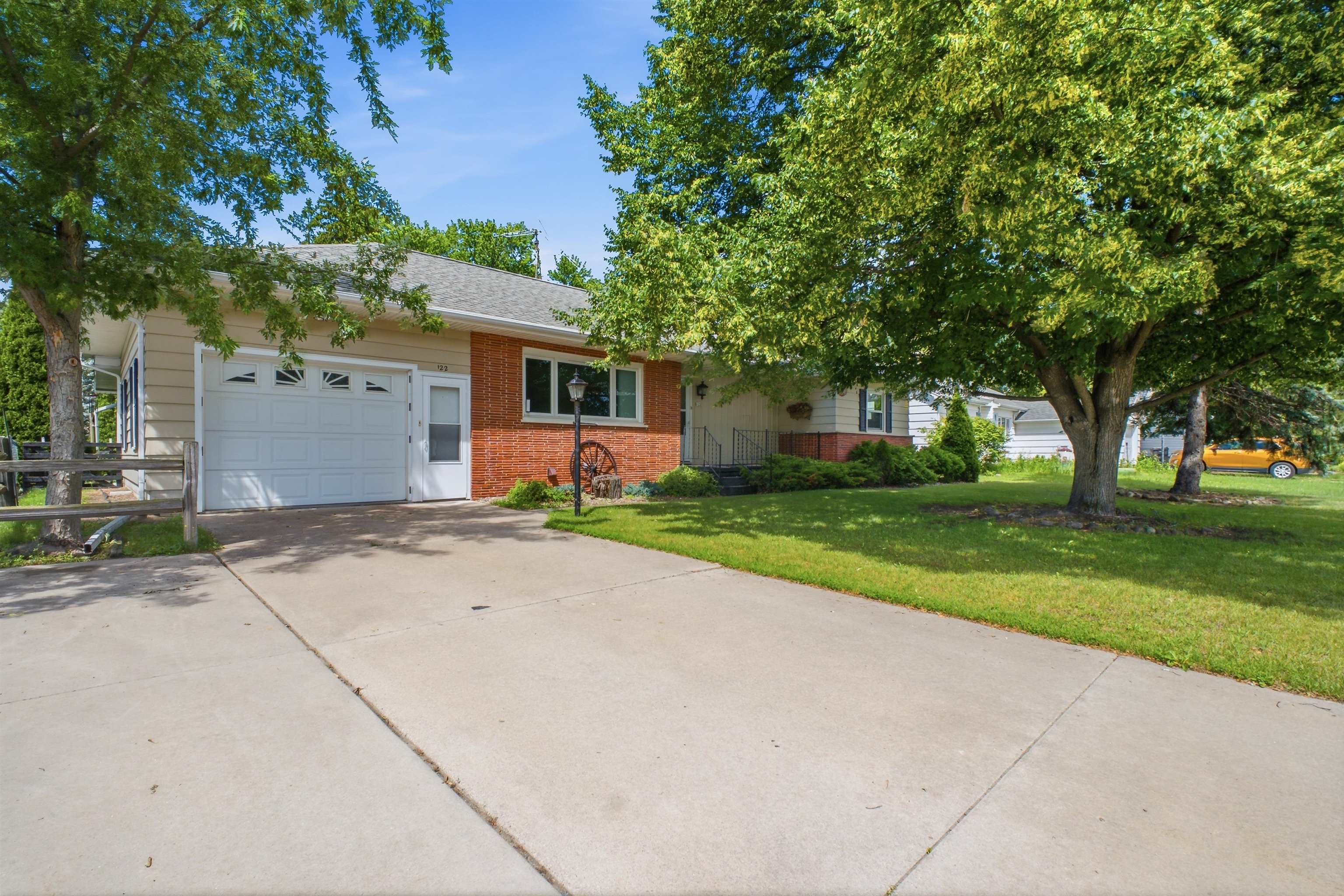 122 Harvard Street Princeton, WI 54968 - Photo 2 of 30