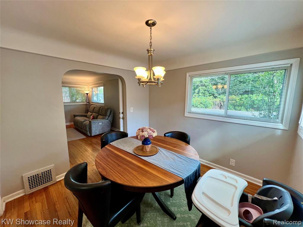 6735 Cooley Lake Road West Bloomfield, MI 48324 - Photo 17 of 41 Gallery Image 17