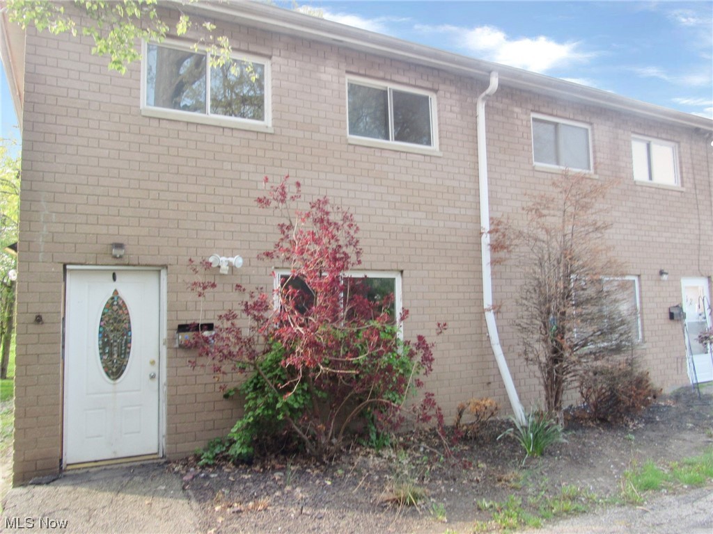 797 Babbitt Road, Unit 11 Euclid, OH 44123 - Photo 3 of 12