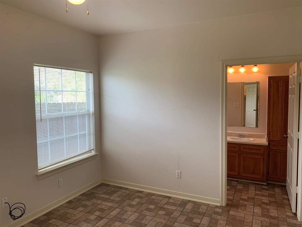 1513 Cage Street, Unit A Houston, TX 77020 - Photo 15 of 16 Primary bedroom and bath pictured
