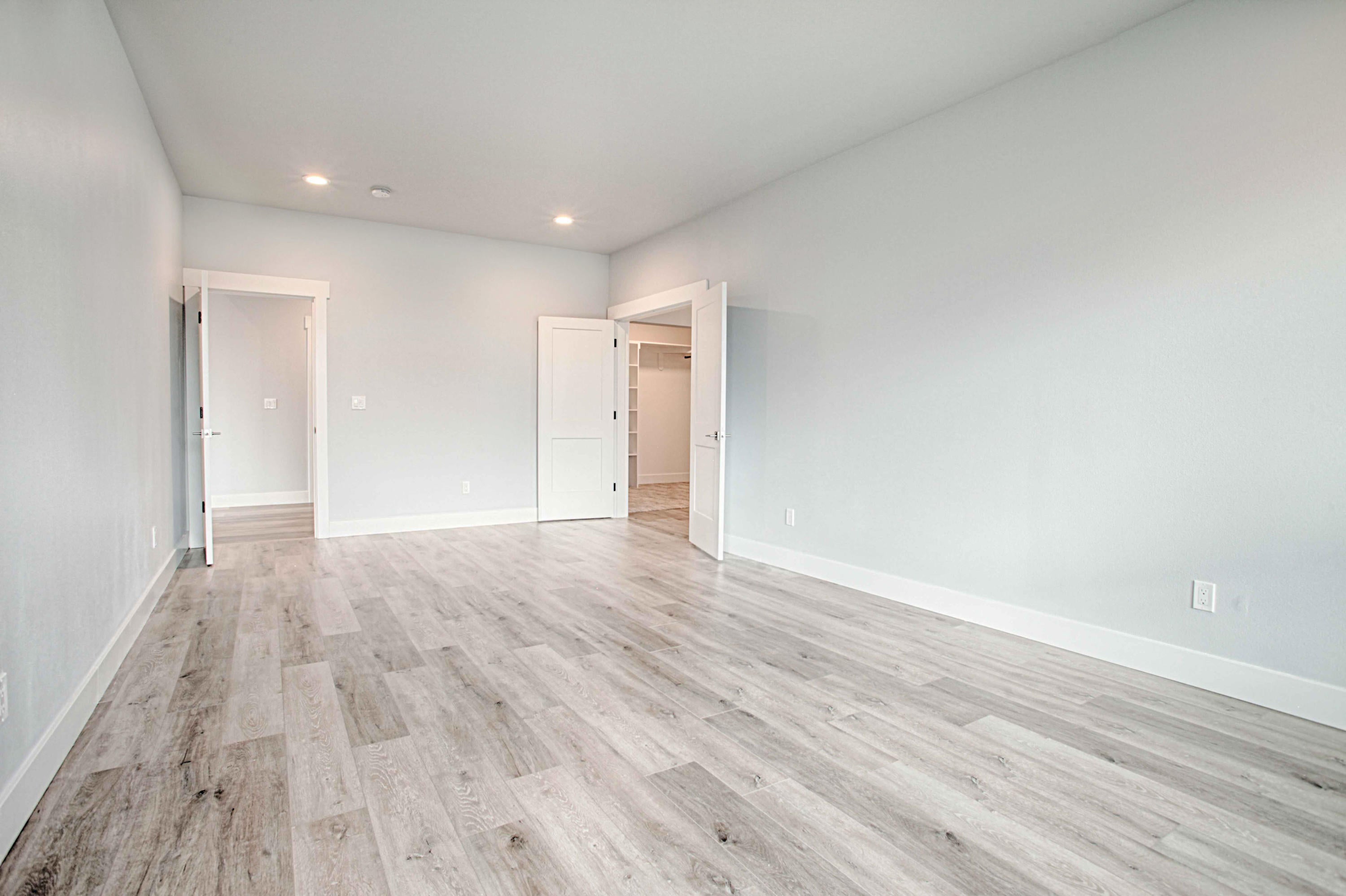 708 Northwest Rimrock Drive Redmond, OR 97756 - Photo 20 of 29 Master Bedroom