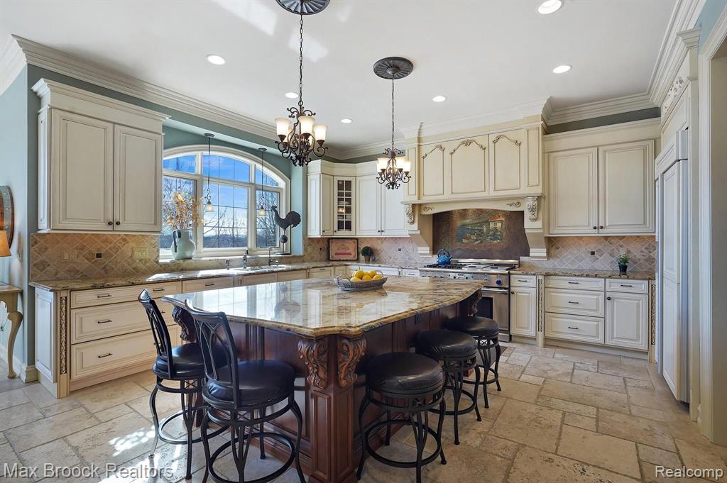 4633 Theheights Boulevard Rochester, MI 48306 - Photo 15 of 48 Gallery Image 15