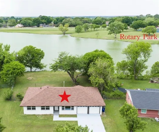 $310,000 | 536 Lake Shore Drive, Ennis, TX 75119
