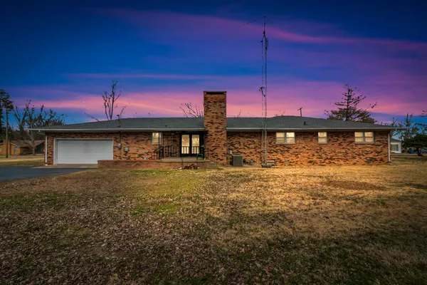 $269,000 | 233 West Chestnut Street, Puryear, TN 38251