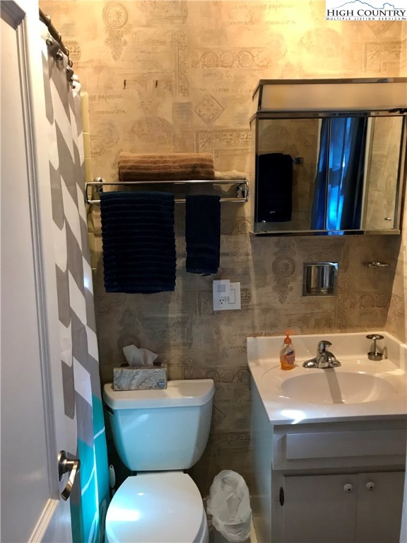 104 Pine Ridge Road Beech Mountain, NC 28604 - Photo 14 of 25 a bathroom with a toilet sink and mirror