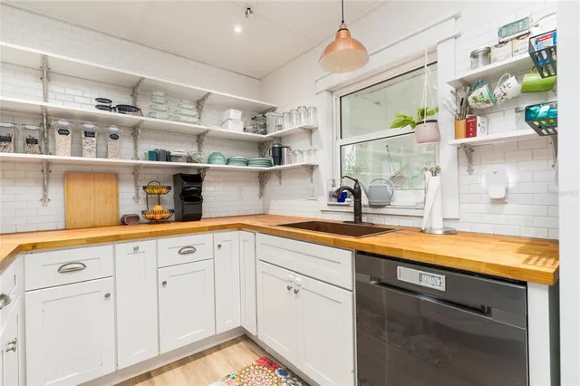 $389,900 | 25 Dolphin Avenue, Ormond Beach, FL 32176