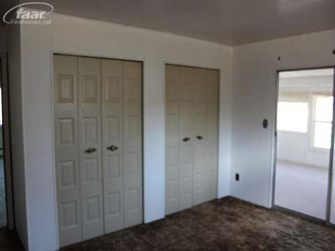 6084 Corunna Road Flint, MI 48532 - Photo 5 of 29 20352234-4.JPG