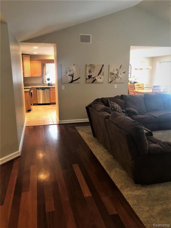 22702 Brantingham Road Macomb, MI 48044 - Photo 35 of 61