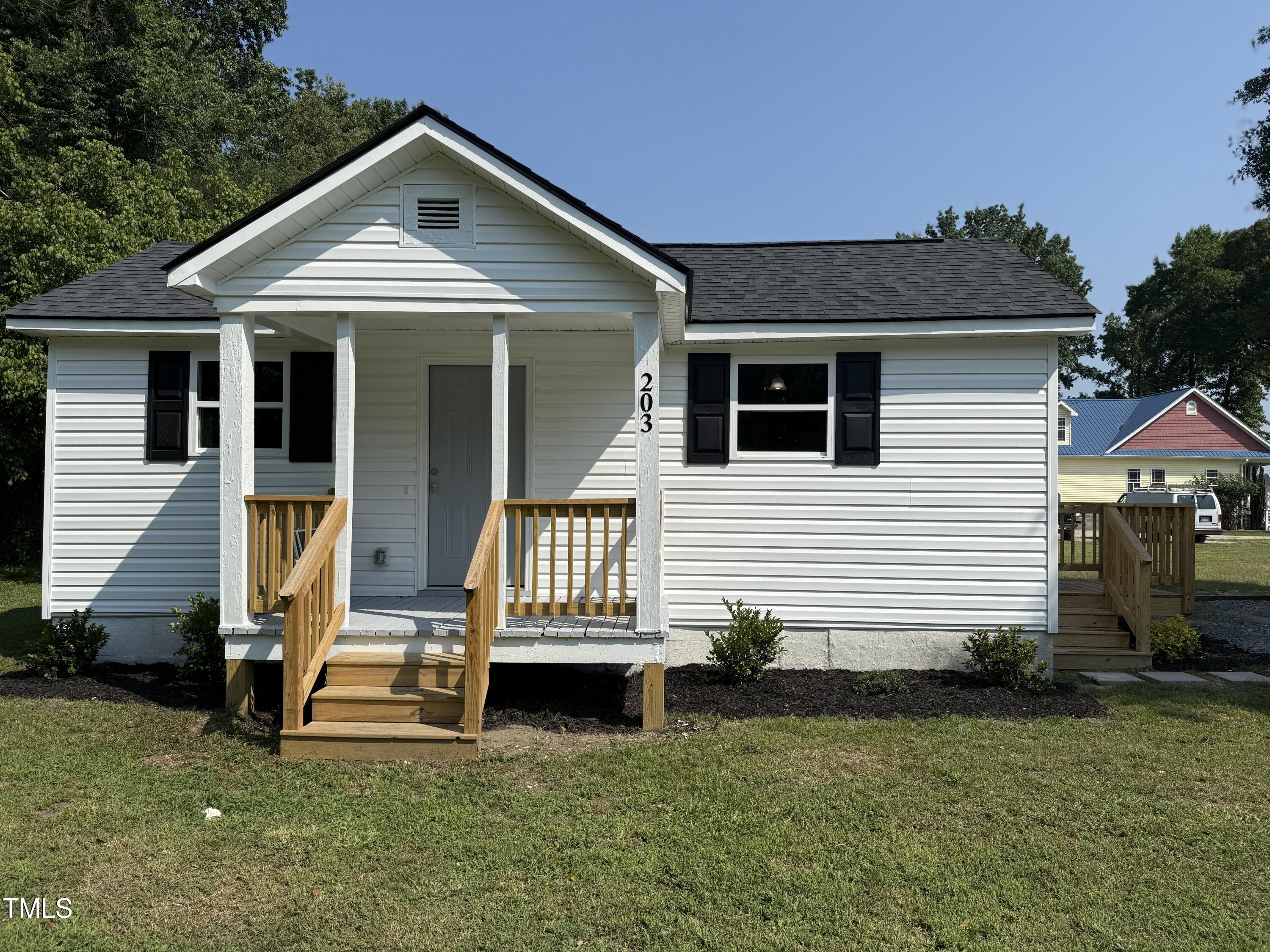 203 Hope Street Erwin, NC 28339 - Photo 2 of 10 IMG_2146