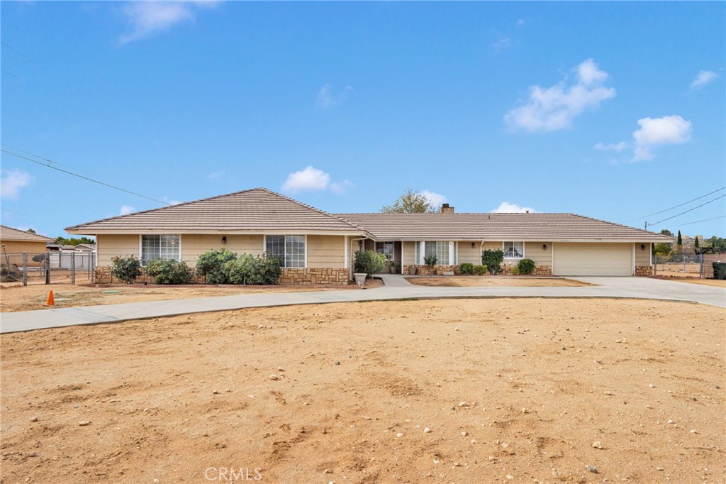 21291 Ramona Road Apple Valley, CA 92307 - Photo 4 of 35 a front view of a house with a yard and garage