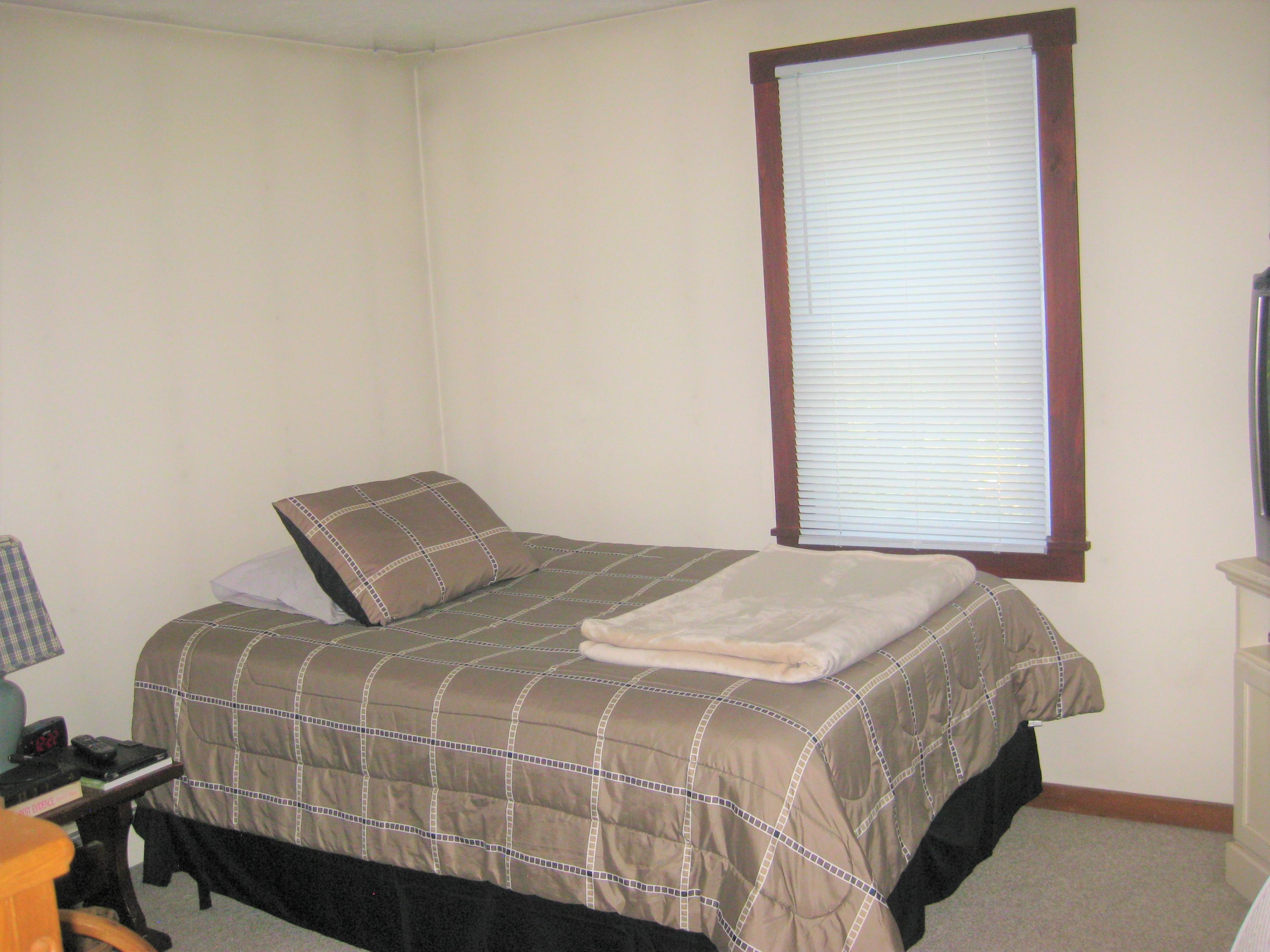 46-a B Standish Road Sagamore Beach, MA 02562 - Photo 26 of 31 a bedroom with a bed and a window