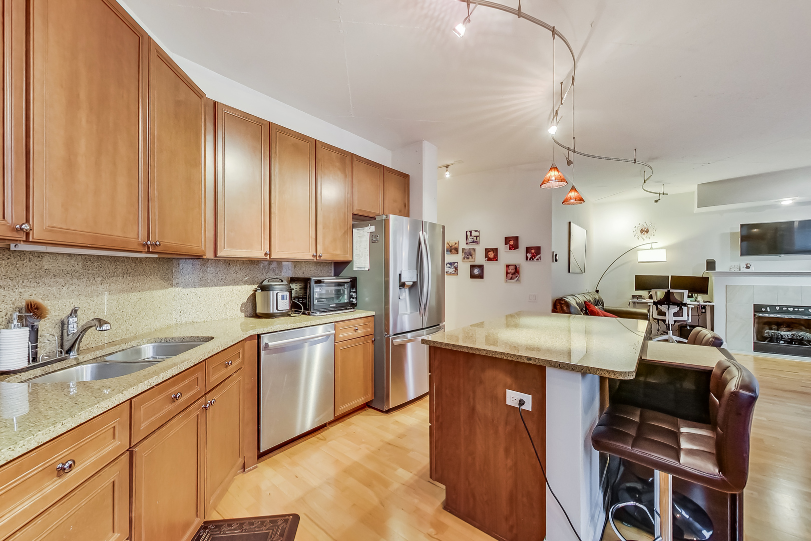 1001 West Madison Street, Unit 212 Chicago, IL 60607 - Photo 6 of 19
