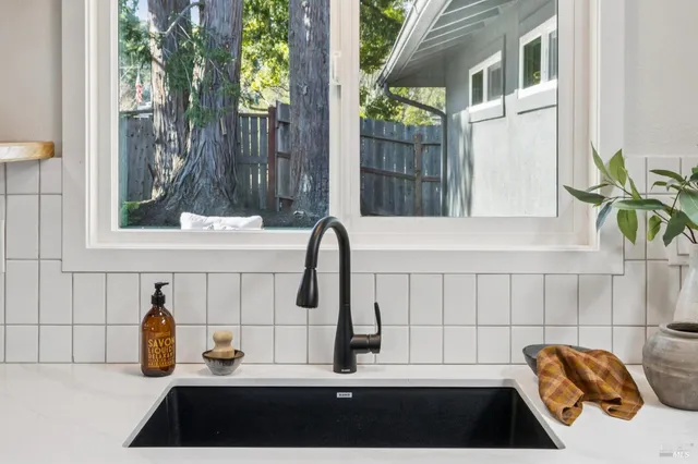 $1,249,000 | 3 Fabian Court, Novato, CA 94947