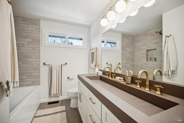 $1,249,000 | 3 Fabian Court, Novato, CA 94947