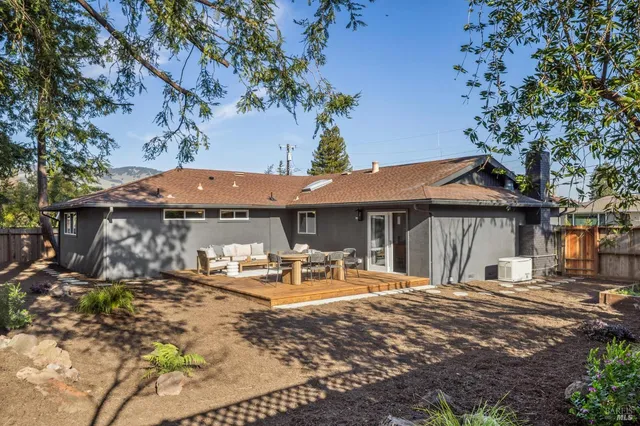 $1,249,000 | 3 Fabian Court, Novato, CA 94947