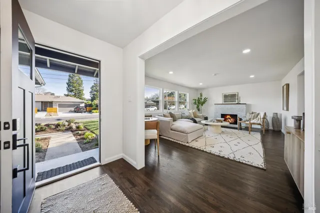 $1,249,000 | 3 Fabian Court, Novato, CA 94947